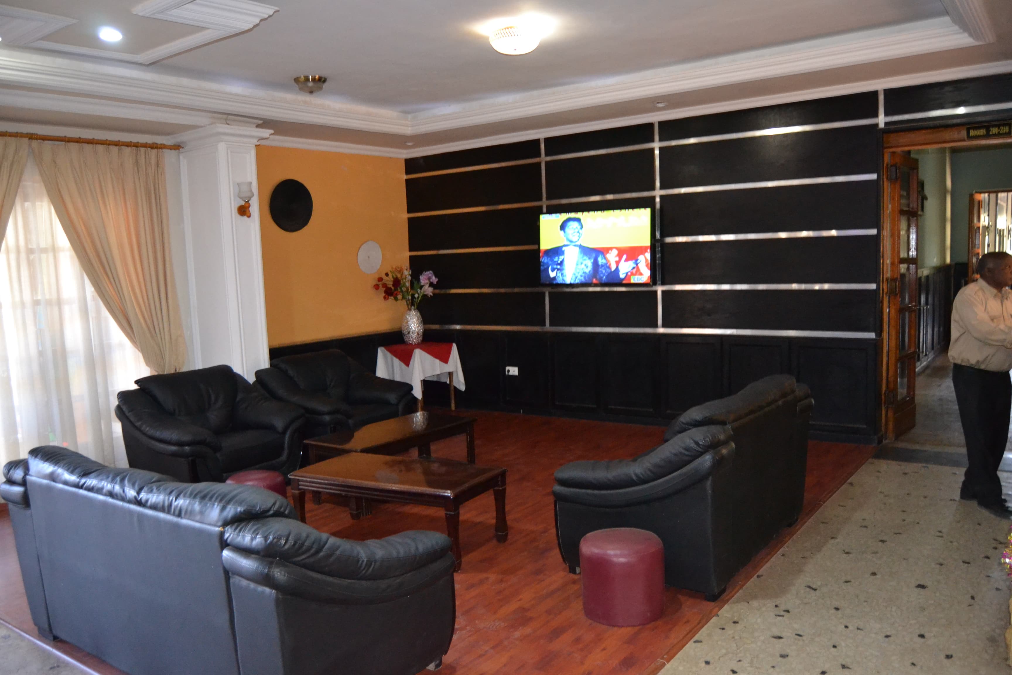 Ras Café interior